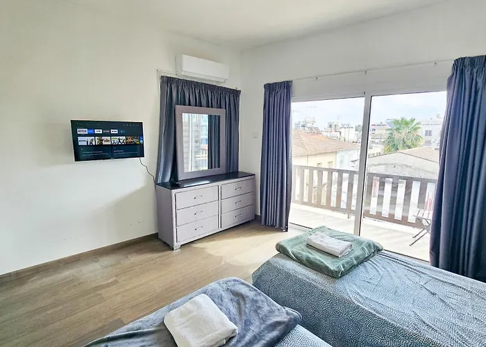 Downtown Rooms, Next To The Chabad Lubavitch לרנקה